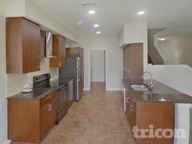 Building Photo - 423 Hayes St