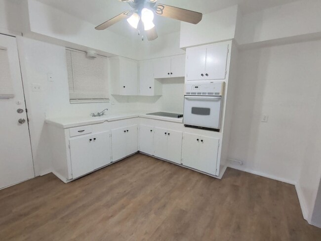 Building Photo - 1718 Mignon Dr