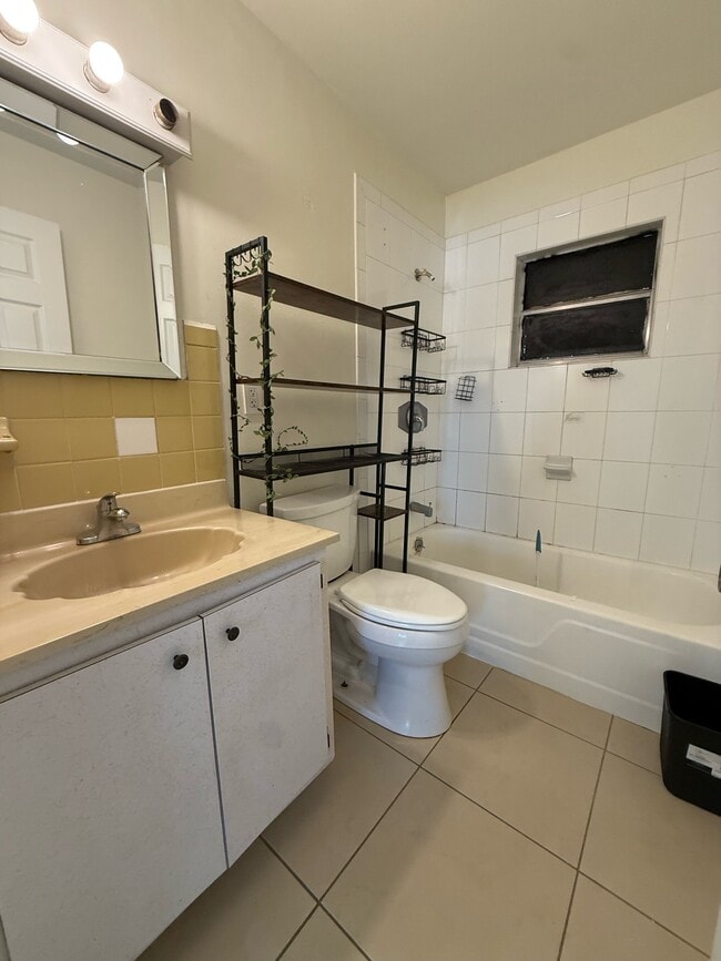 Building Photo - 122 South Rd