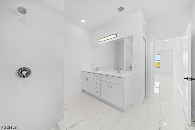 Building Photo - 2618 69th St W