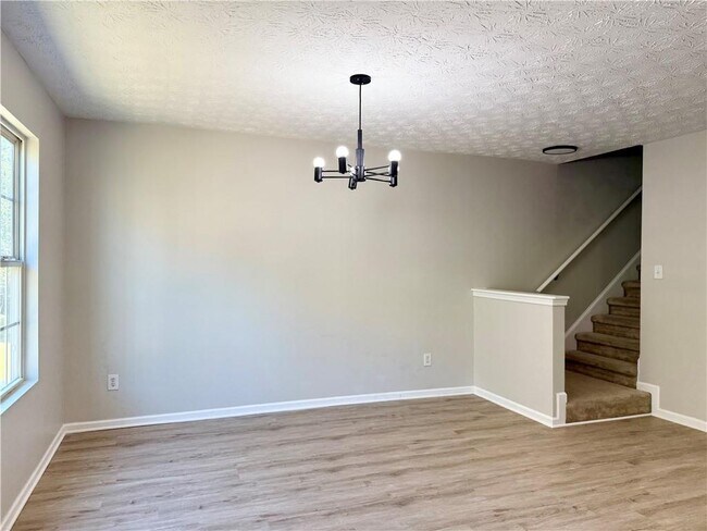 Building Photo - 1708 Redan E