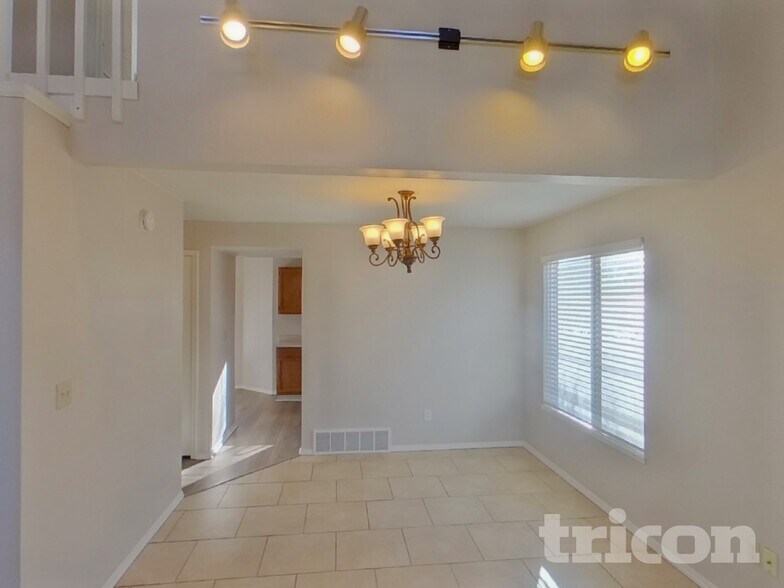 Building Photo - 8175 Camfield Cir