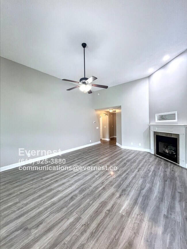 Building Photo - Beautiful 3-Bedroom Home with Comfortable ...