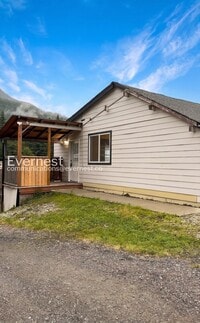 Building Photo - 2-Bed/1-Bath Town Home/ Available Now!