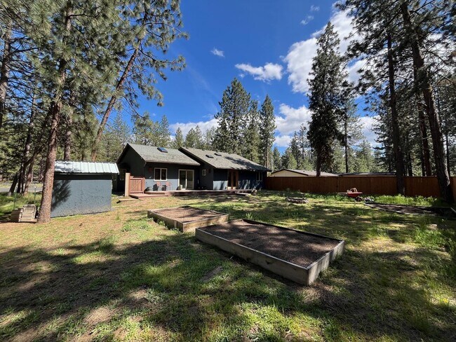 Building Photo - Modern and Remodeled SF Home in Southwest Bend on .8 Acres