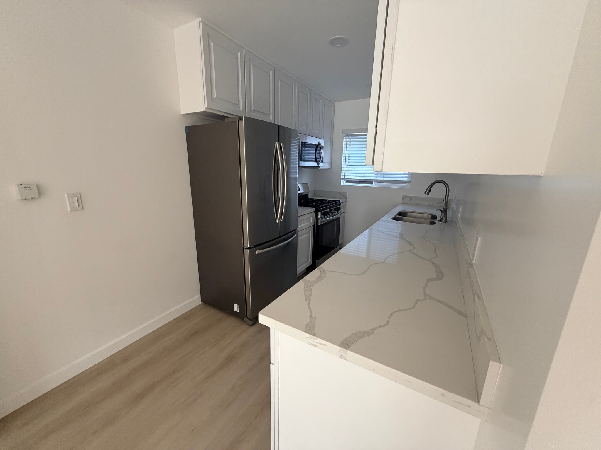 Building Photo - 940 S Venice Blvd