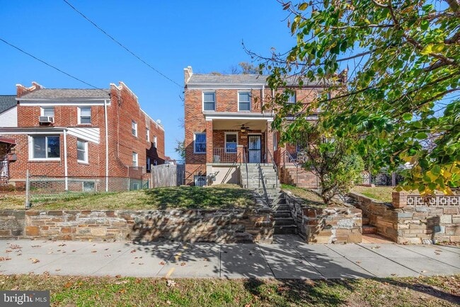 Building Photo - 458 Oakwood St SE