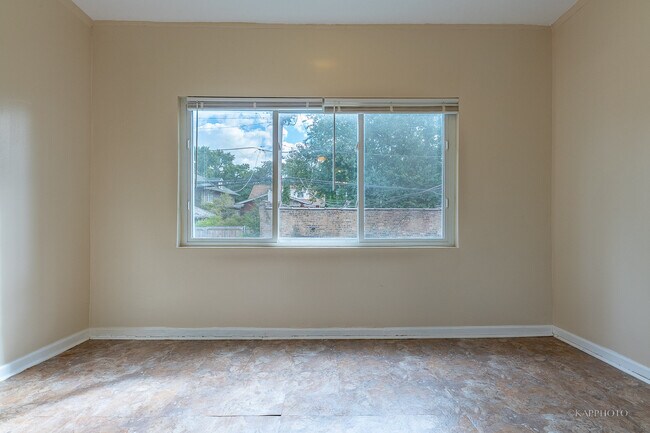 Building Photo - 6819 S Ridgeland Ave