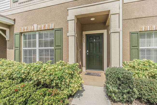 Building Photo - 2 Bedroom - 2.5 Bathroom - Gated Community...