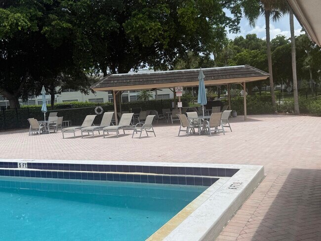 Building Photo - 4602 Martinique Way