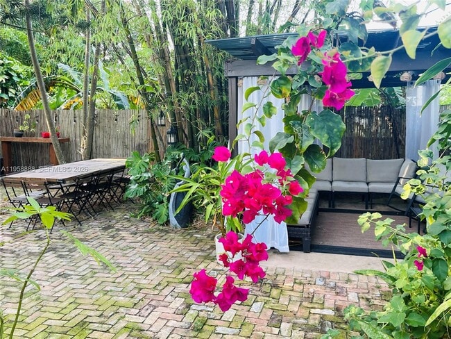 Building Photo - 759 NE 87th St