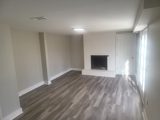 Building Photo - 530 N Main St