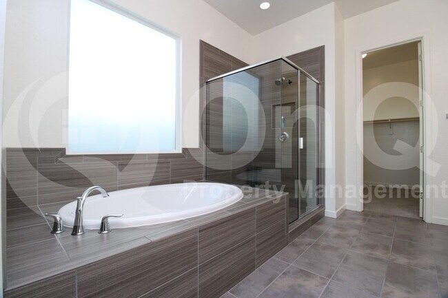 Building Photo - 1222 E La Mirada Dr