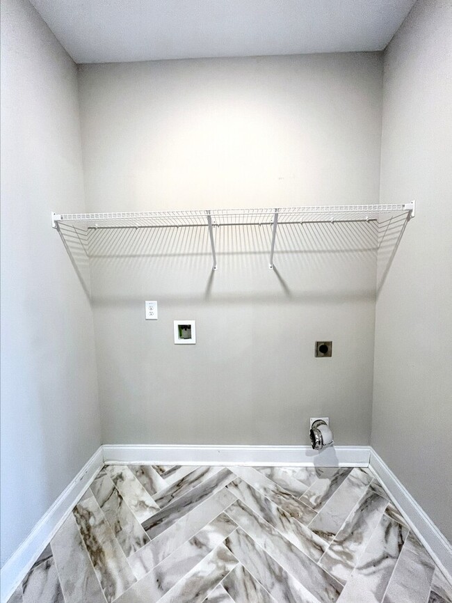 Building Photo - 829 Marksman Ct