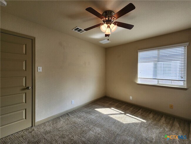 Building Photo - 789 Great Oaks Dr