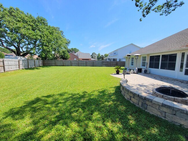Building Photo - 3808 Saber Tooth Cir