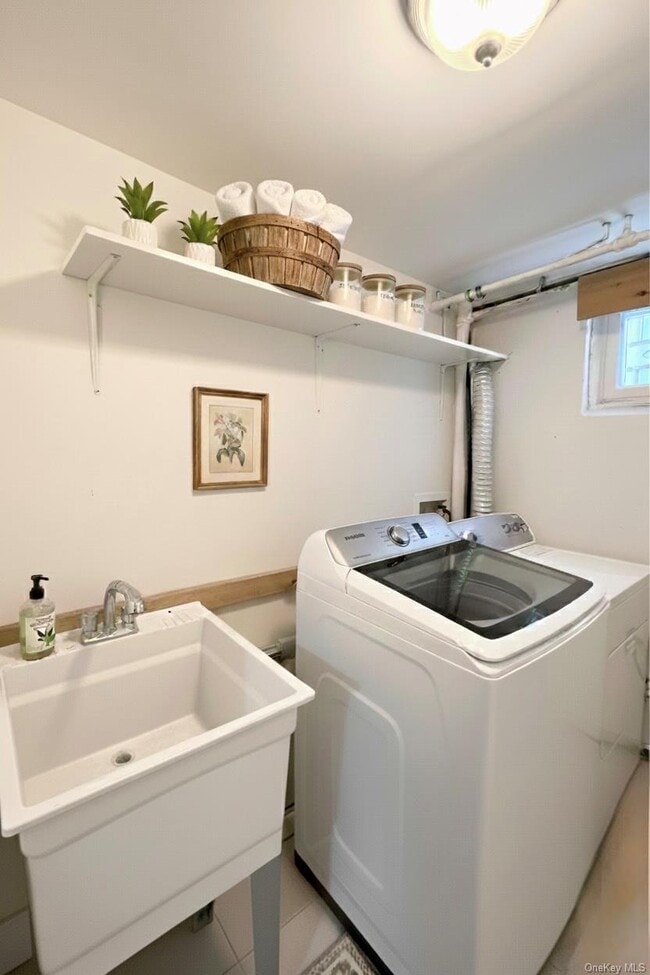 Building Photo - 15-63-63 Murray St