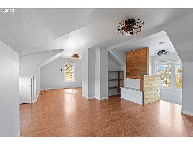 Building Photo - Rare Single Family Home  W/ 2 car garage