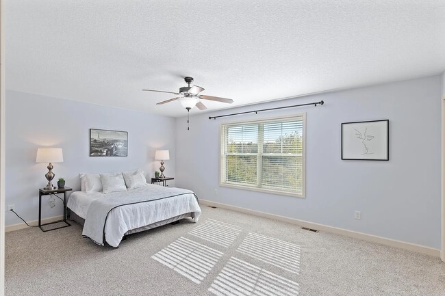 Master bedroom - 3475 Chestnut Ln