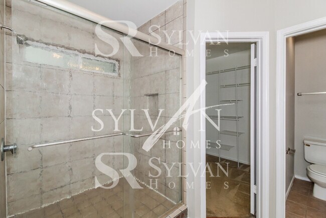 Building Photo - Prepare to fall in love with this 4BR, 2.5BA home.