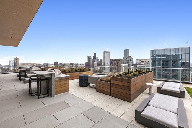 Building Photo - Nexus Condominium - 1 bedroom + den