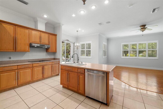Building Photo - 3916 Valrico Grove Dr