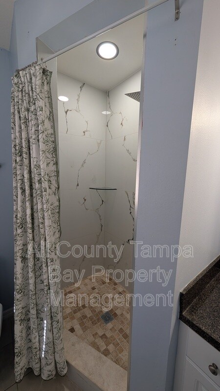 Building Photo - 1716 W Flora St