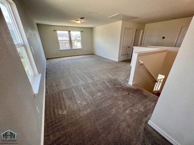 Building Photo - Beautiful 2-story 4 bed/2.5 bath home with...