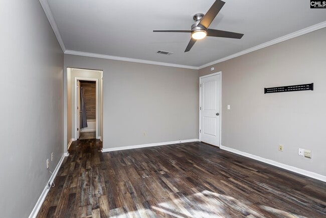 Building Photo - 251 Shoreline Dr