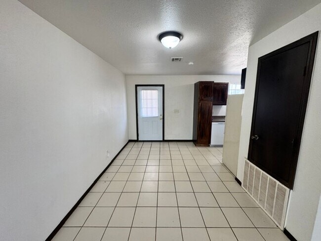 Building Photo - 749 SW 13th St