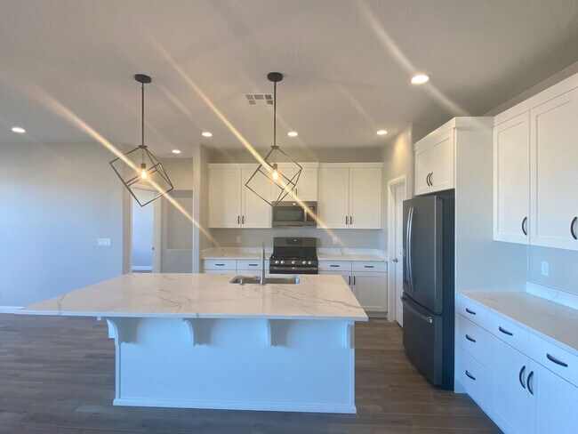 Building Photo - Beautiful home in the Ledges