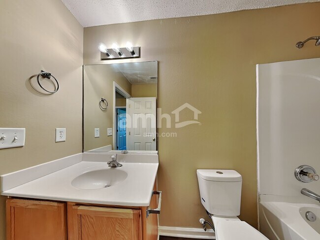 Building Photo - 836 Stockport Way