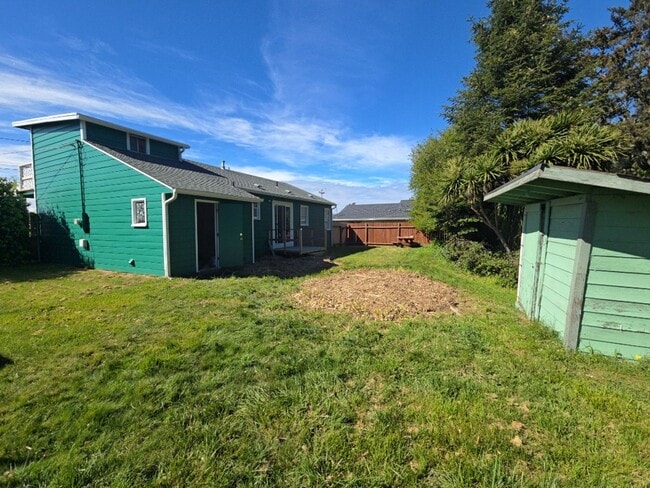 Building Photo - 2BD/1BA Pine Hill home on quiet road!