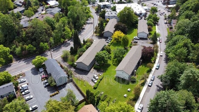 Primary Photo - 1415 SW Custer Dr