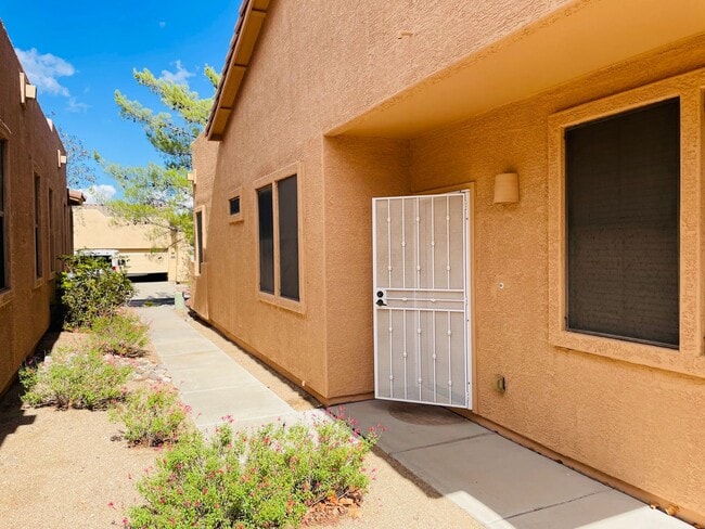 Building Photo - Cottonwood Square/Commons MOVE-IN SPECIAL