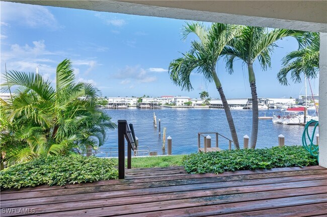 Building Photo - 800 River Point Dr