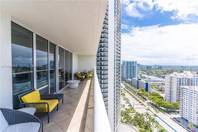 Building Photo - 1830 S Ocean Dr