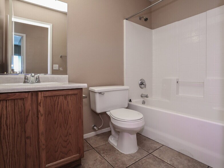 Building Photo - 5516 Cloudy Glen St