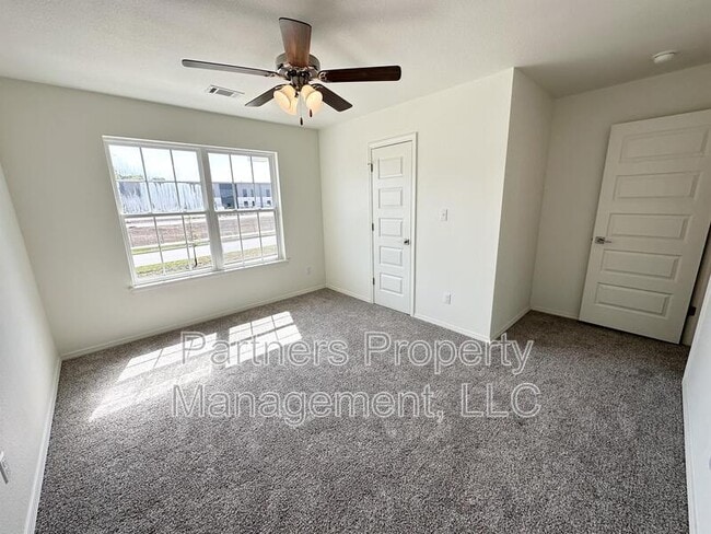 Building Photo - 940 S Amarillo Ave