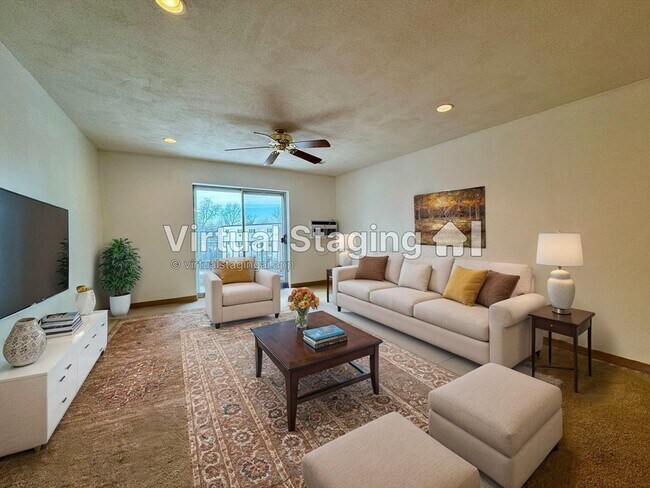 Building Photo - 25 Greentree Ln