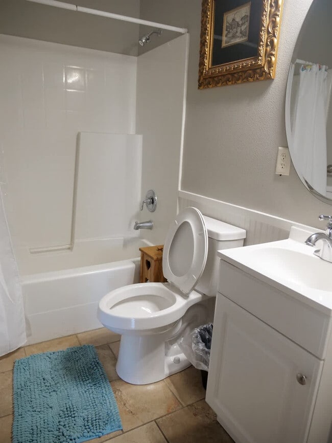 Building Photo - 151 Cub St W