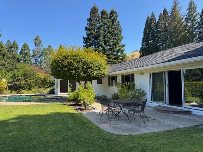 Building Photo - Single level home with pool in Whitegate c...