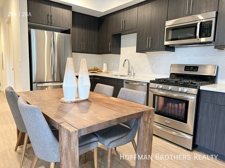 Building Photo - 11405 Chandler Blvd