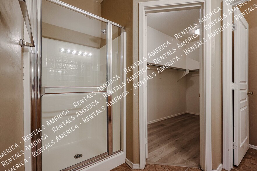 Building Photo - 1225 N 36th St