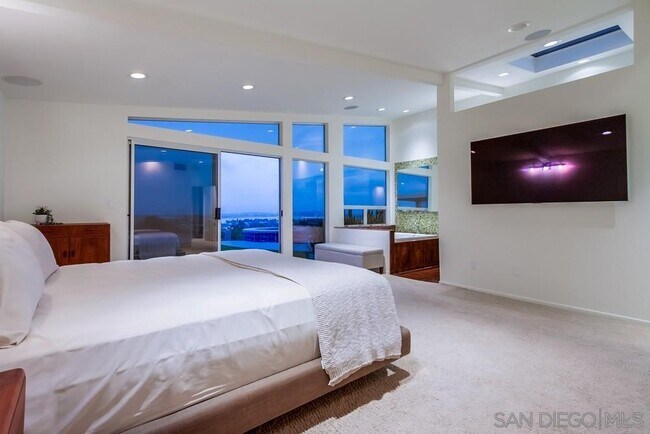 Building Photo - 4957 Pacifica Dr