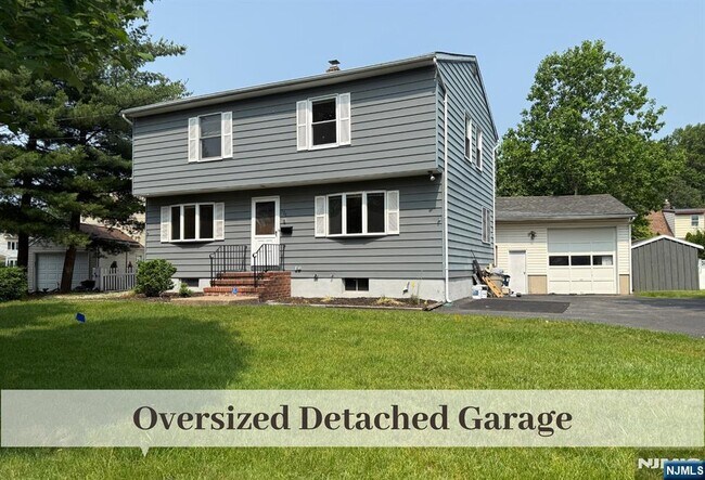 Building Photo - 726 Midwood Rd