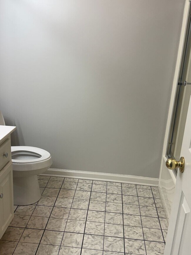 Building Photo - 3 Bedroom, 2 Bathroom - Florence, AL * Forest Hills Community *