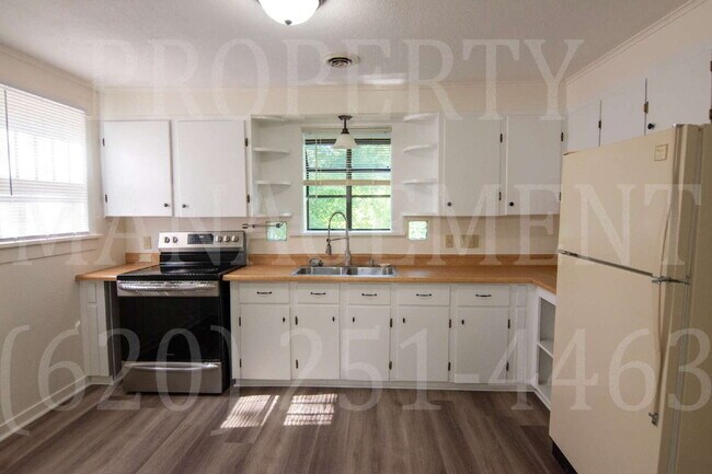 Building Photo - 2 Bedroom 1 Bath