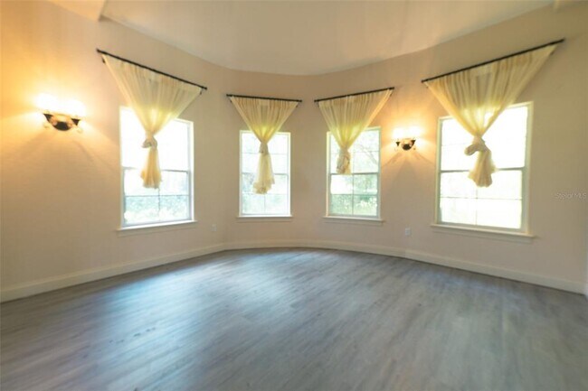 Building Photo - 10430 Birch Tree Ln
