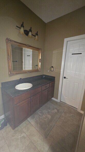 Building Photo - 500 Brooks Ct
